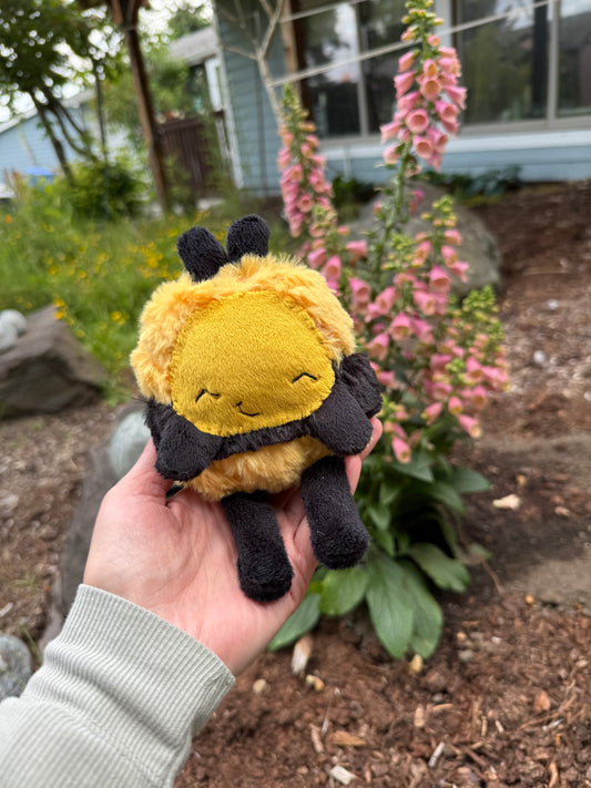 Sleepy Bumble w/mystery flower
