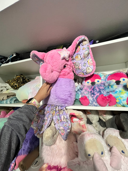 Kitty treats Mer-ele